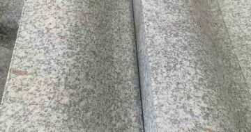 盘锦芙蓉白S型拉丝面路沿石