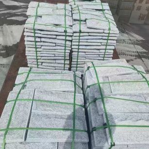 盘锦 芝麻白蘑菇石装车出货