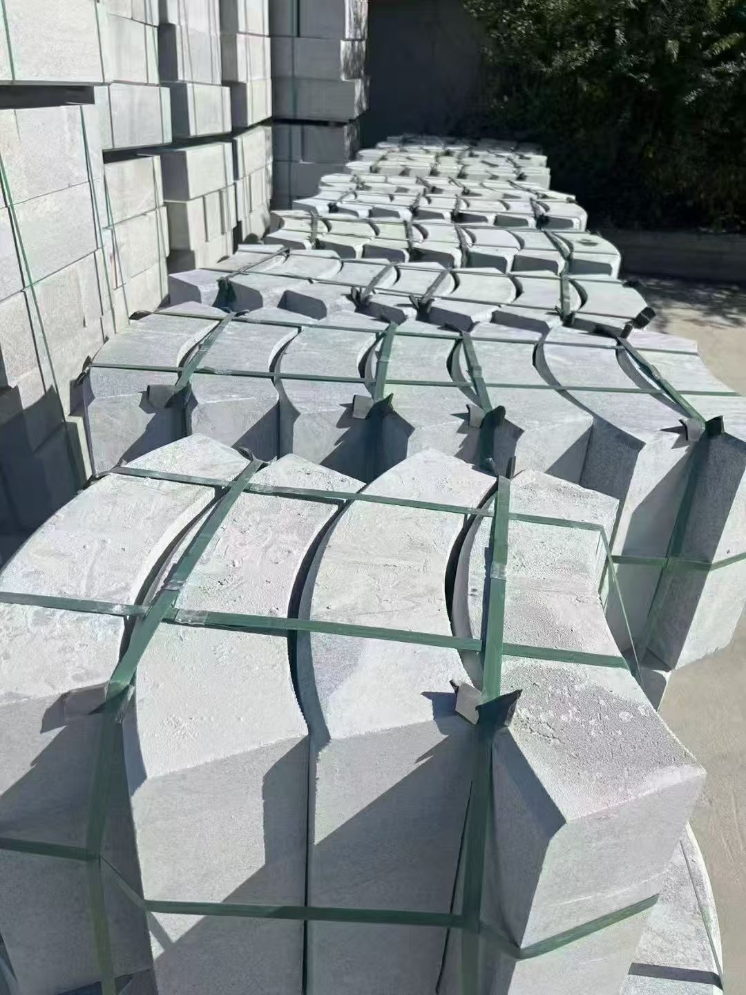 盘锦 芝麻灰弧形路沿石