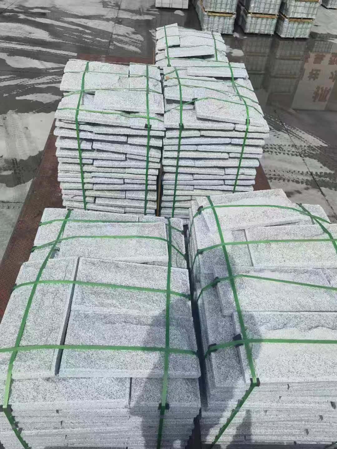 盘锦 芝麻白蘑菇石装车出货