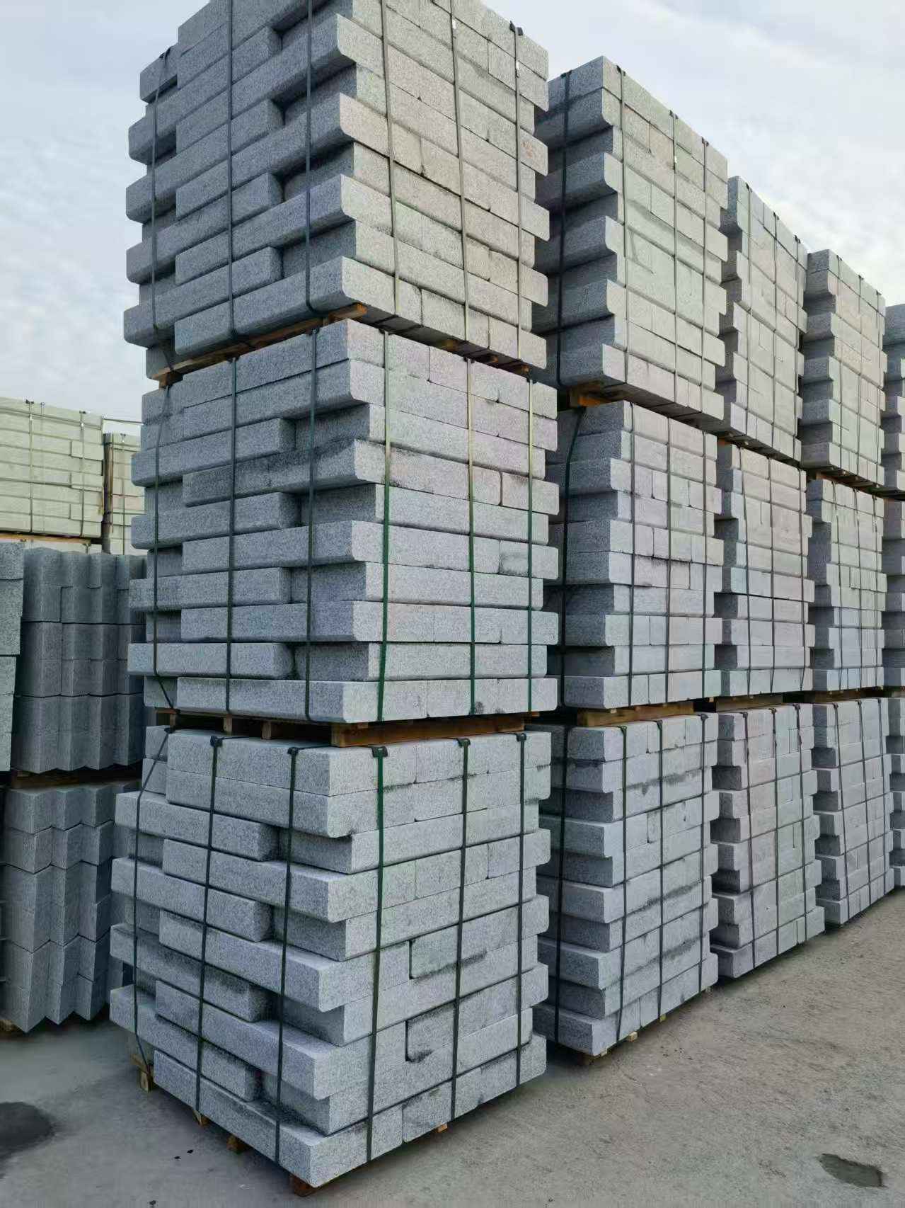 盘锦 路沿石（路侧石），颜色一致，尺寸标准