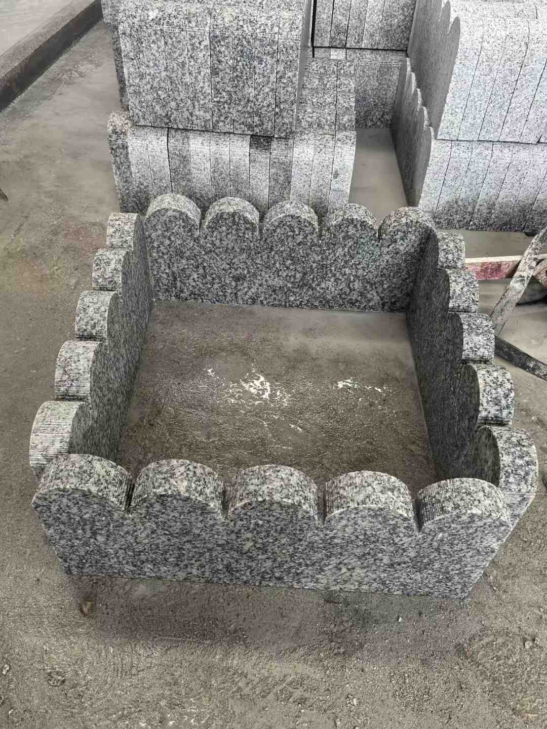 盘锦 花边石、花坛围栏石、花池界石、菜园栅栏石、镶边石、波浪状界石介绍